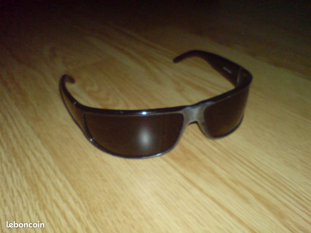 Lunette de soleil police s1534 z42 (image 3)