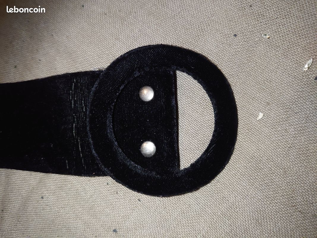 Ceinture ancienne en velours noir à boucle ronde en velours (image 2)