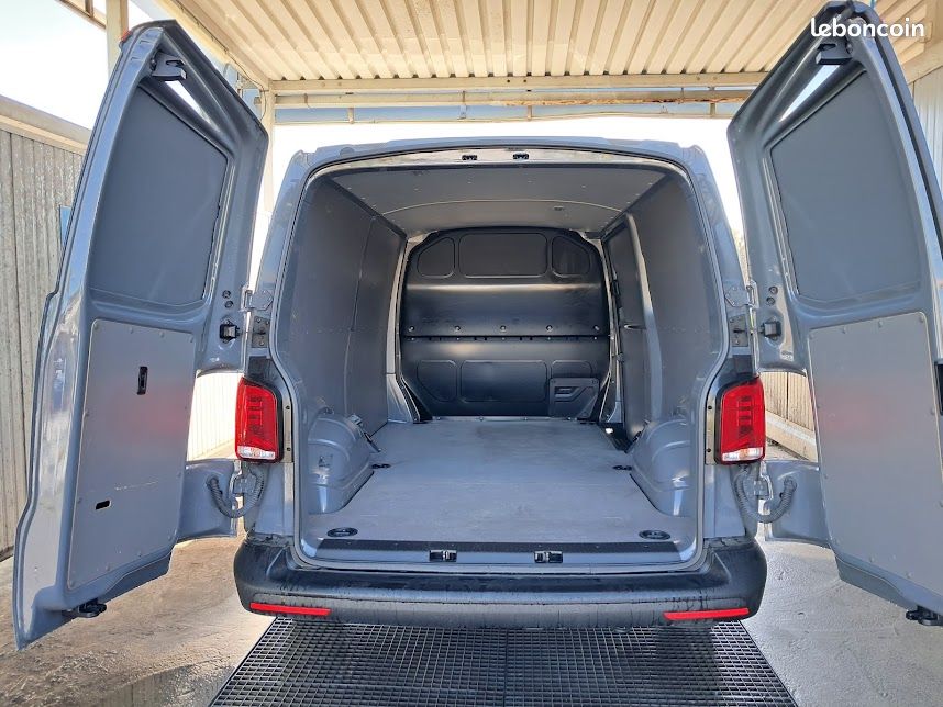 Vw TRANSPORTER T6.1 LONG TDI 150 - 38Mkm- 06/23 - Etat +++/CarPlay/Radar Av et AR/Caméra/Kit Placage et Plancher/Révisé VW/TVA (image 4)