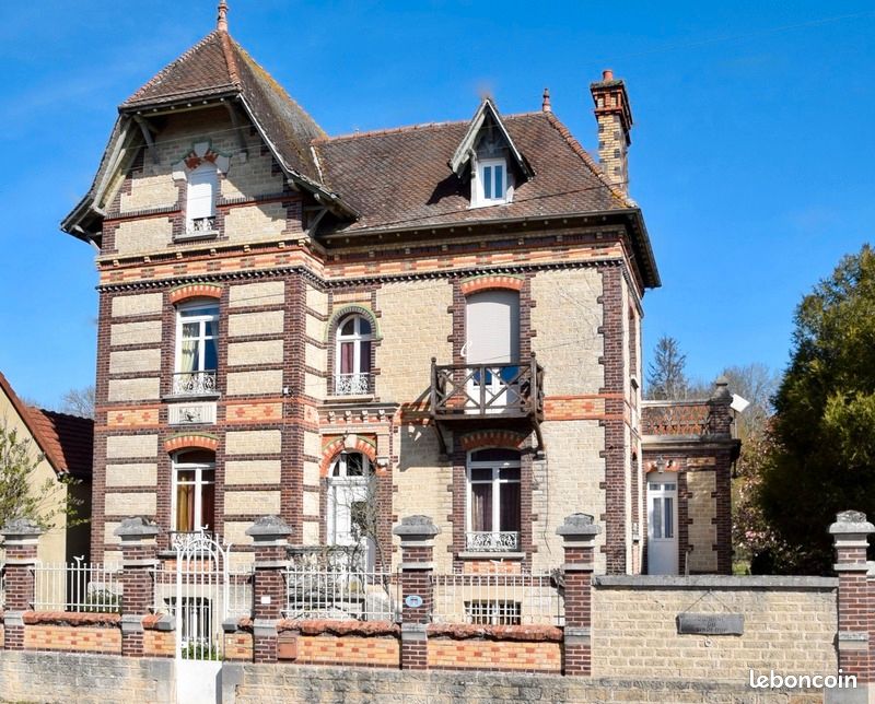 Maison 11 pièces 255 m² · à Estissac · 255 m² · 495 000 €