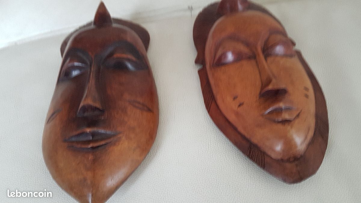 Lot 2 masques africains sculptés en bois (image 2)