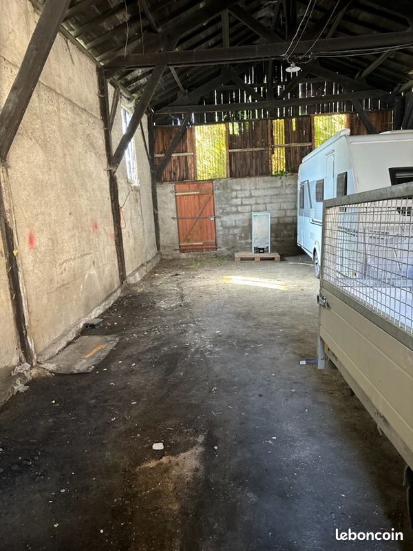 Hangar à louer · à Piennes · 150 €