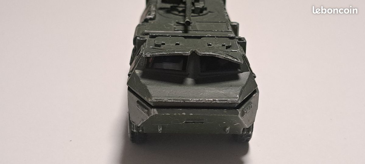 Le VAB Renault 6x6 français vert en miniature de Solido au 1/50e