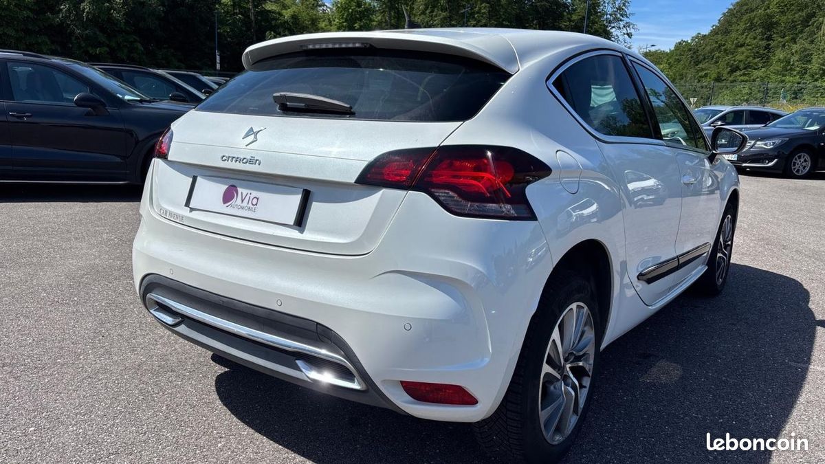 Citroën DS4 e-HDi 115 So Chic ETG6 (image 28)