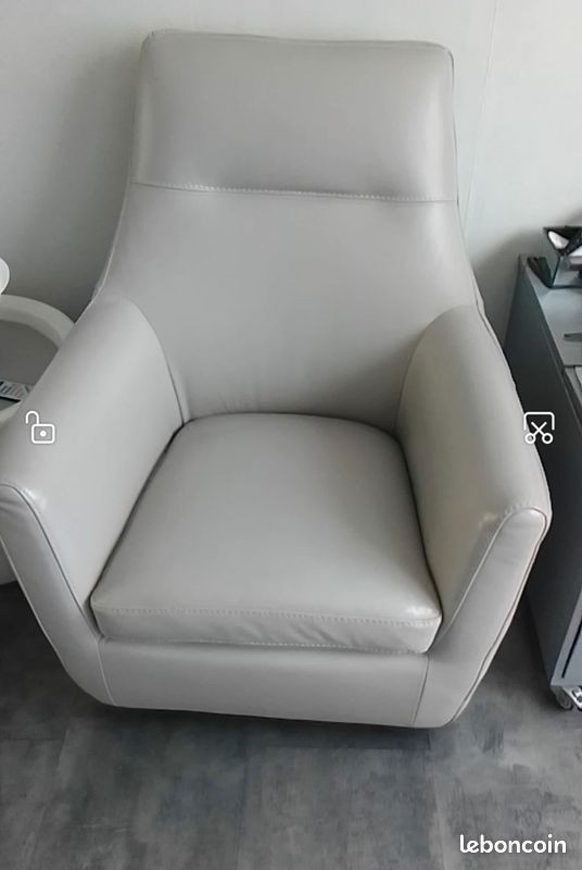 2 fauteuils en cuir pivotants (image 1)