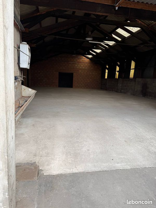 Parking 303 m² · à Libourne · 303 m² · 215 000 €