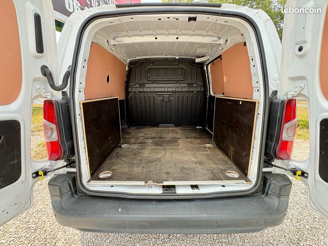PEUGEOT PARTNER 1.5 BLUEHDI 75 CH FINITION PREMIUM 03/2020 91381 KM 11990e GARANTIE 6 MOIS TOTALE POSSIBILITÉ D'EXTENSION DE GARANTIE DE 48 MOIS REPRISE / FINANCEMENT POSSIBLE (image 5)