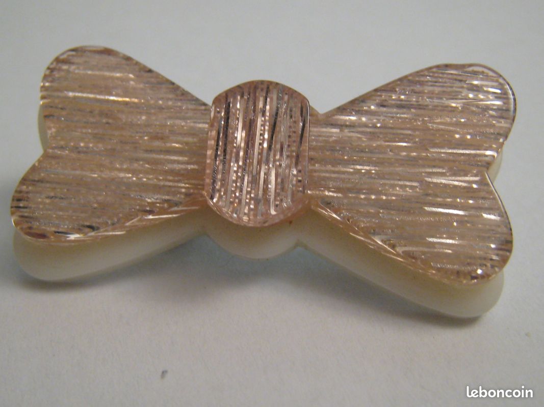 Broche Papillon Vintage En Plastique Années 60 - Couleur Gris Bleu, Occasion