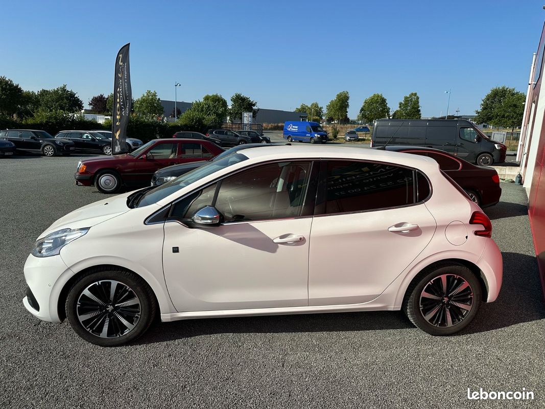 Peugeot 208 1.5 BLUE HDI 102 CH TECH EDITION - GARANTIE 12 MOIS (image 8)