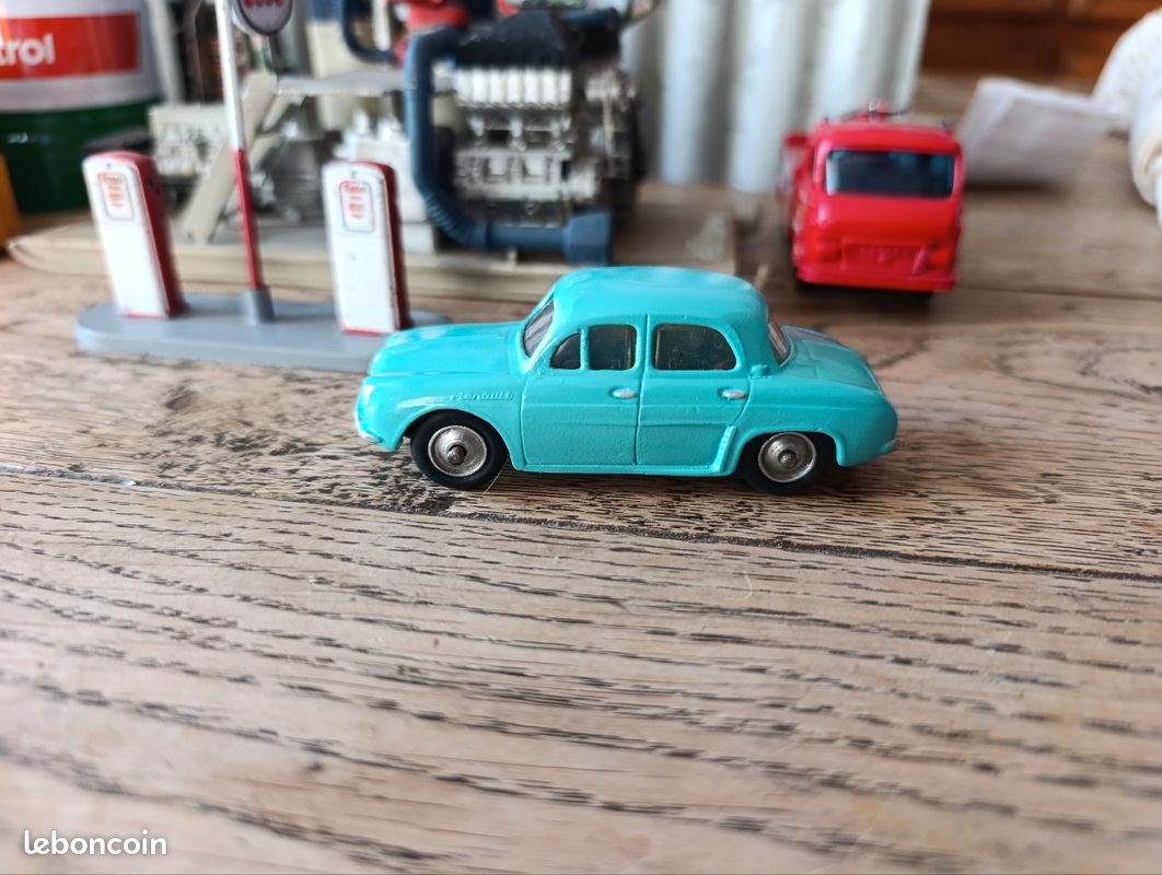 Cij Ancien 1/43 #3,56 Renault Dauphine Couleur Mastic Proche Neuf En