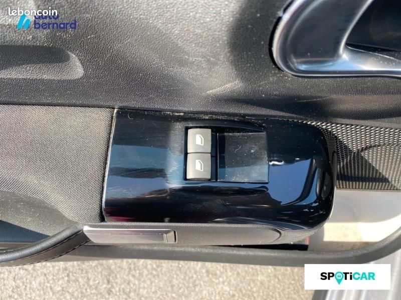 Citroen C3 1.2 PureTech 110ch S&S Shine EAT6 (image 13)