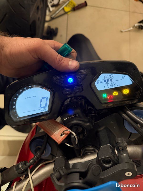 Cache Compteur Pour Honda CB 650 F - Modèle Années 2018-2020 - Occasion Bon état