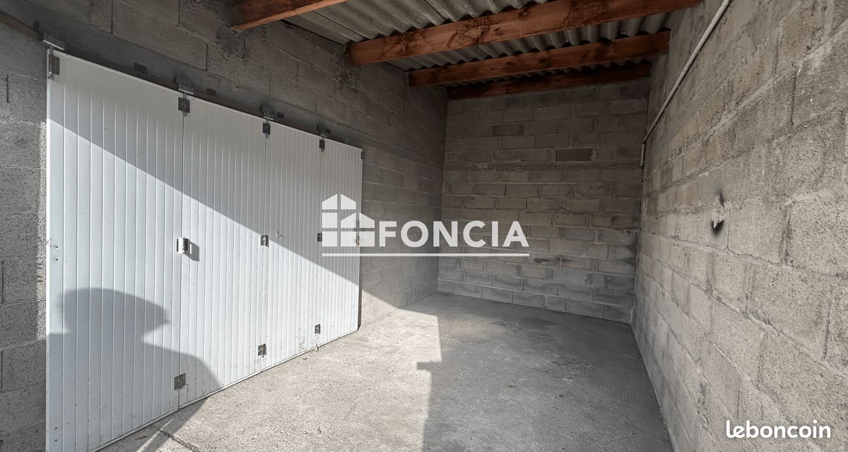 Garage · à La Roche-sur-Yon · 80 €/mois