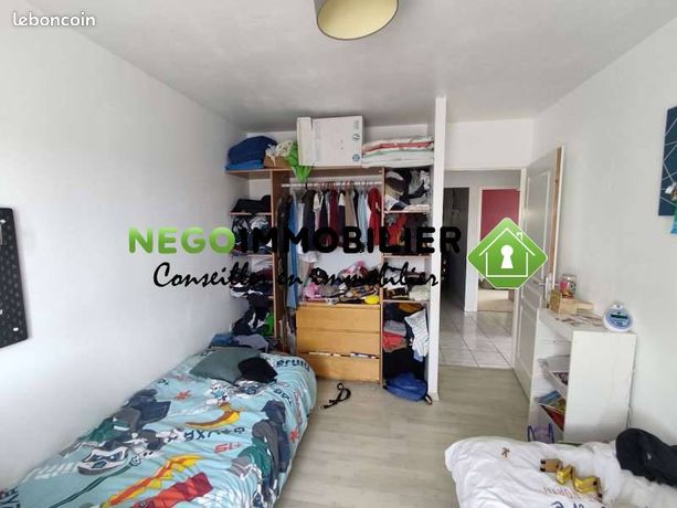 https://img.leboncoin.fr/api/v1/lbcpb1/images/c3/c7/49/c3c749335c32c14b2bed379c3525f4d4c7b939a3.jpg?rule=ad-image