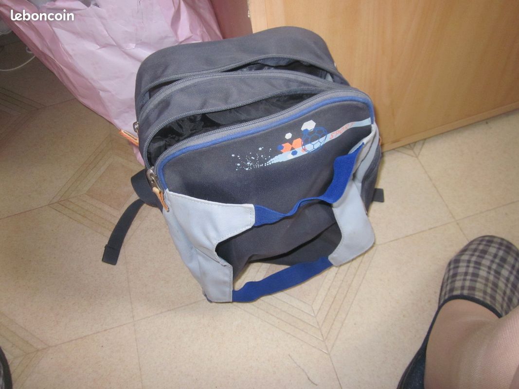 Sac à dos bleu et gris (image 1)