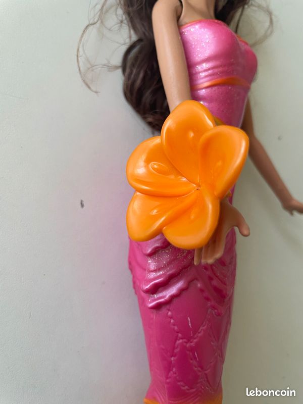 Barbie, sirène qui nage toute seule (image 4)