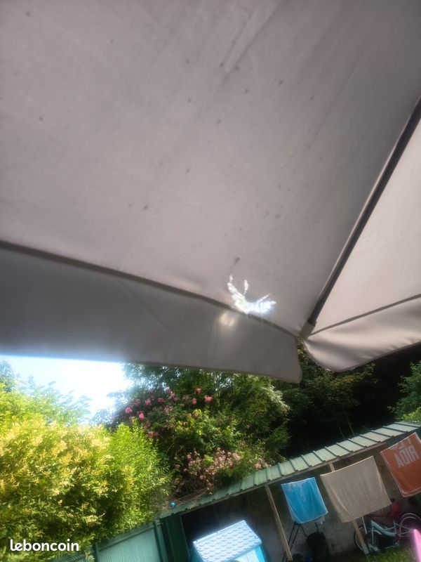 Salon de jardin et parasol (image 2)