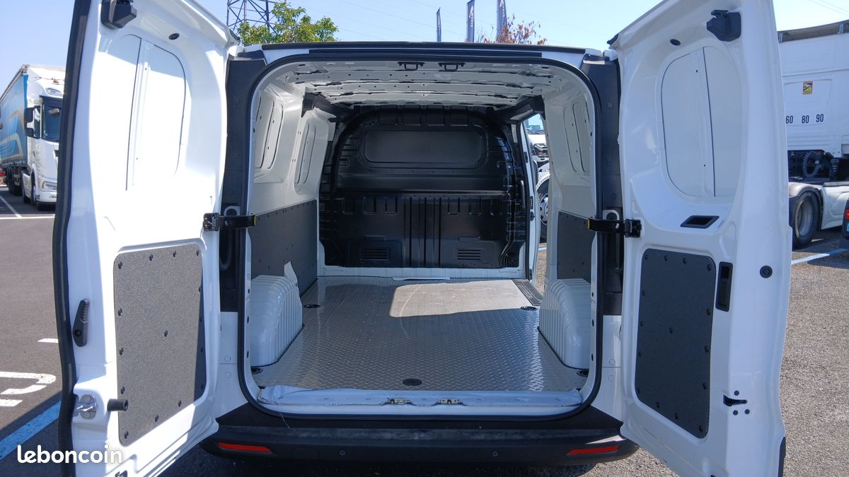 Maxus DELIVER7 FOURGON L2H1 2.0D 150 CH (image 3)