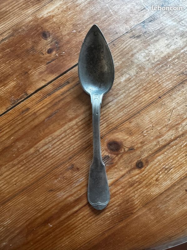 Lot de Cuillère à ragoût XVIIIème en argent. Poids. 168 g au prix de 30