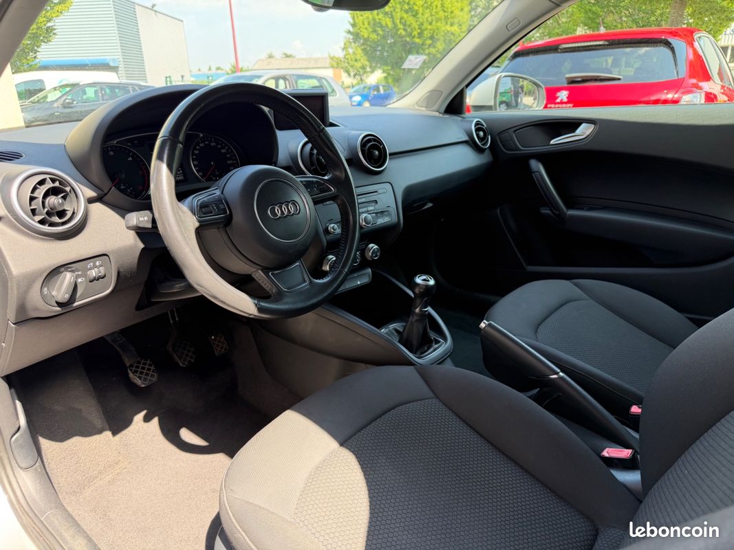 Audi a1 1.6 tdi 90ch attraction (image 22)