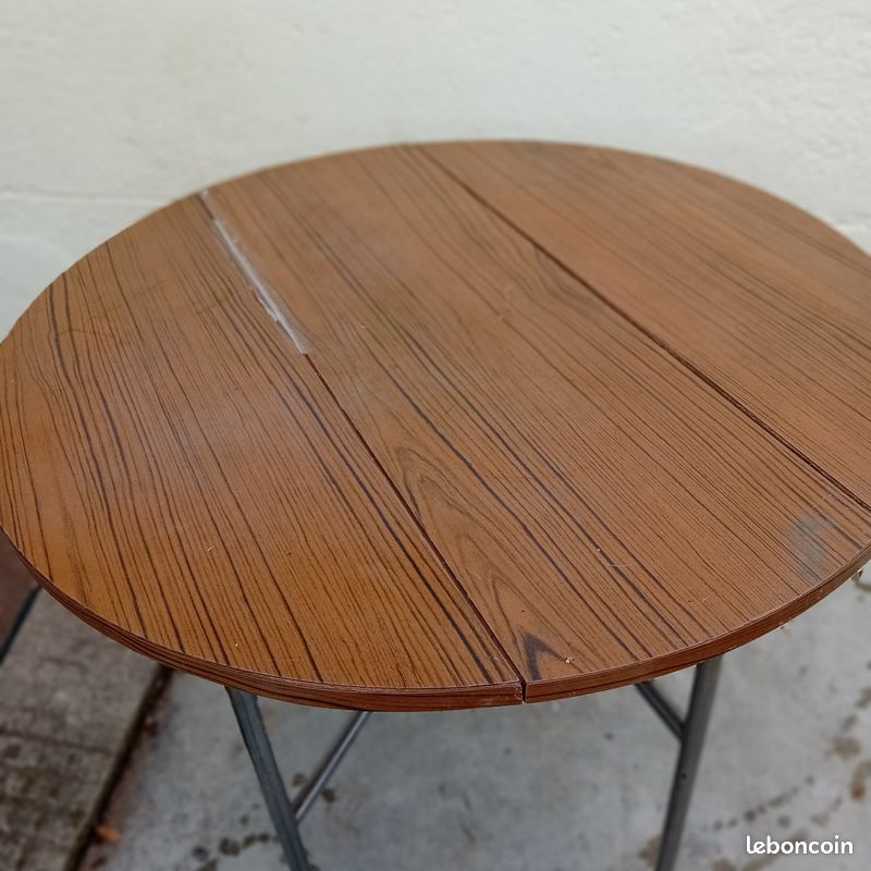 Table (image 1)