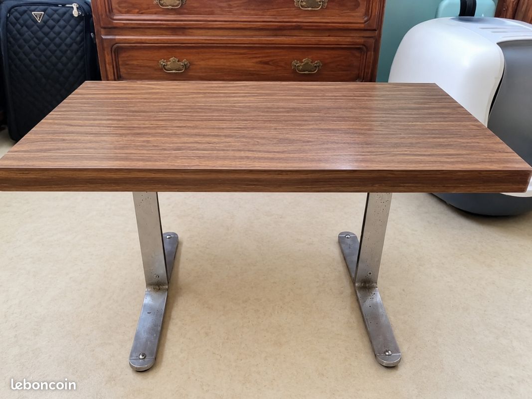 Petite table en bois et métal (image 1)