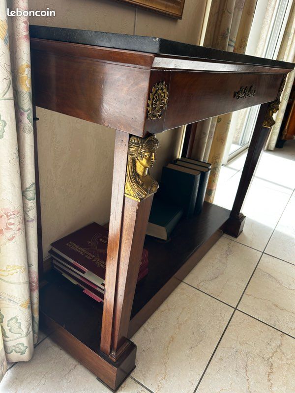 Console Retour d’Égypte en acajou avec plateau en marbre noir (image 1)