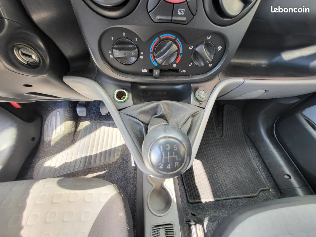 Fiat doblo family 1.9 mjt / 7 places / distri + embrayage + vidange + bougies + vanne egr neuve (image 26)