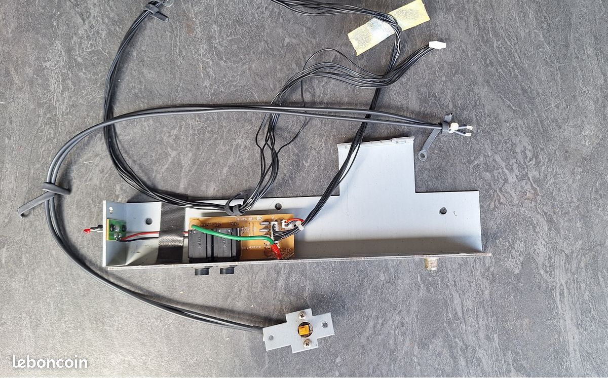 Connecteurs pédalier + bouton power Roland HP-330E (image 2)