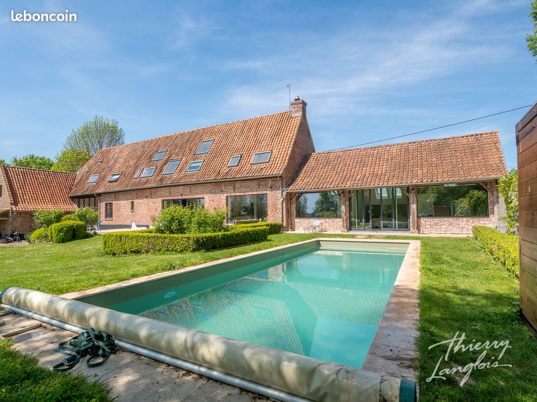 Maison 12 pièces 378 m² · à Bachy · 378 m² · 2 490 €/mois