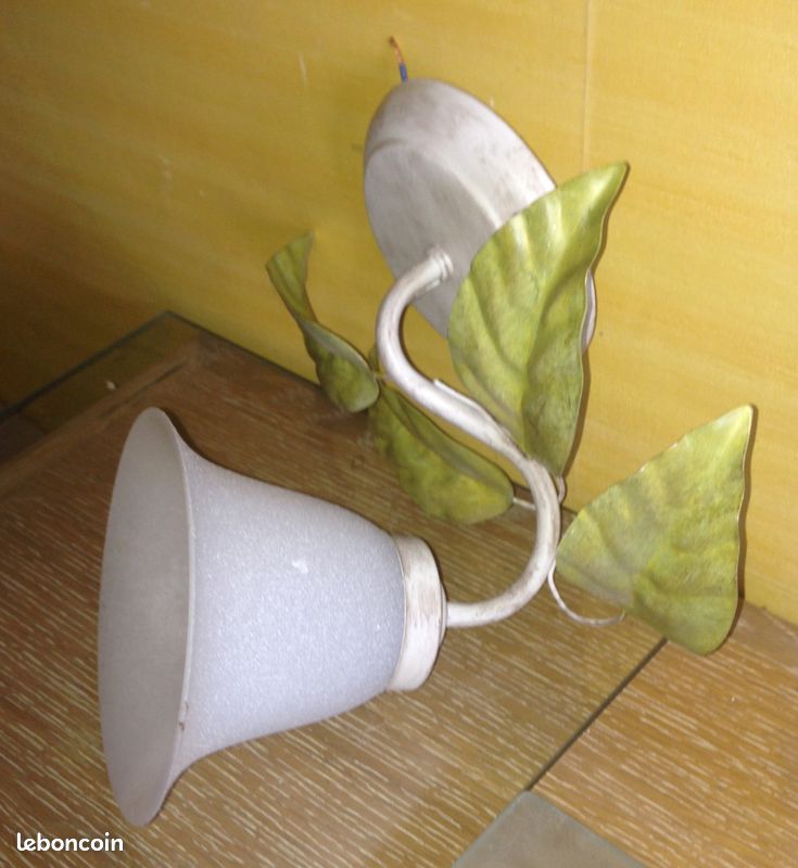Applique murale avec tulipe en pate de verre (image 3)