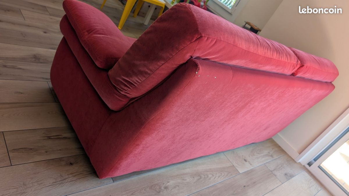 Canapé rouge / bordeaux (200cm * 100cm) + fauteuil (100cm*100cm) (image 4)