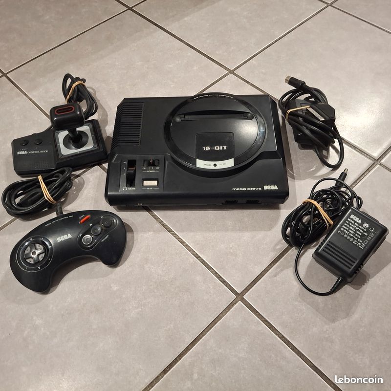 Console séga mégadrive 1 + cablage et manette