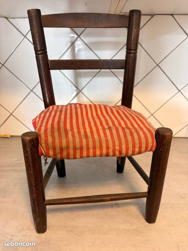 4 chaises en bois tourné avec assise en corde tressée