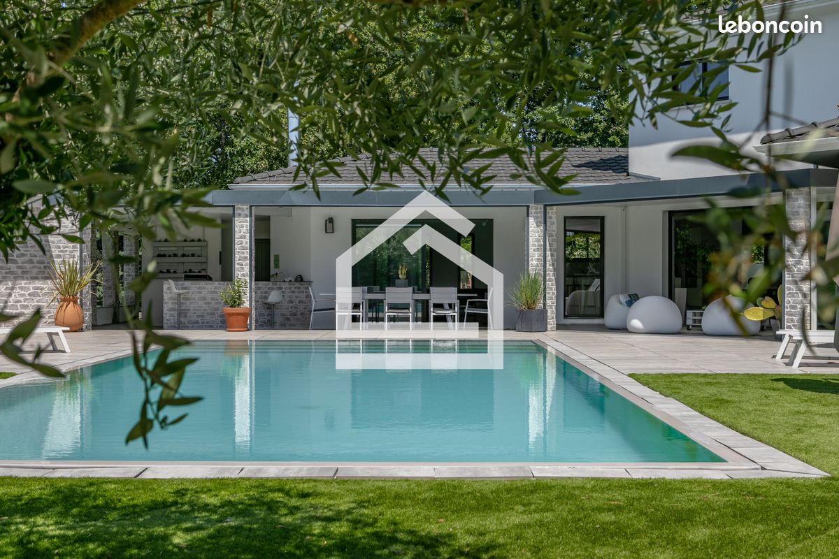Maison 9 pièces 260 m² · à Saint-Aubin-de-Médoc · 260 m² · 1 260 000 €