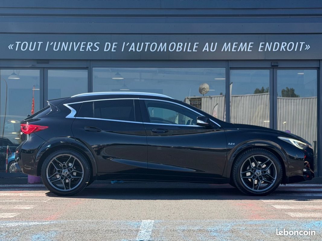 INFINITI Q30 2.2d 170ch 7DCT AWD Sport TOIT PANO BOITE AUTO CUIR ALCANTARA GARANTIE 12 MOIS (image 3)