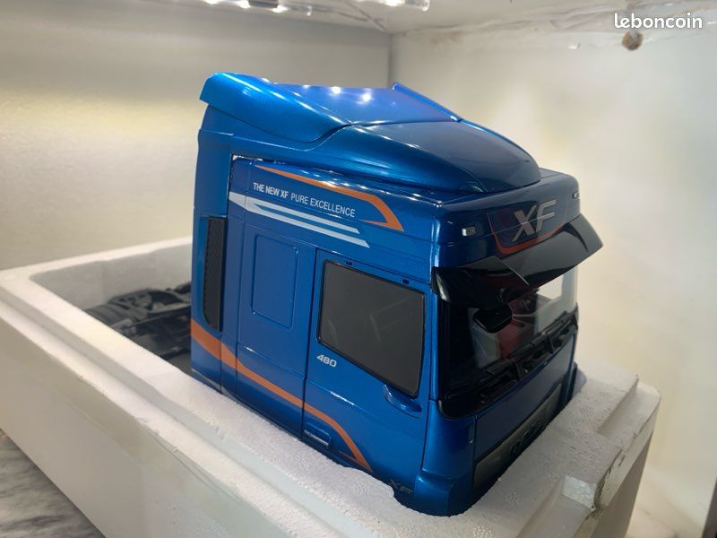 DAF XF SPACE cab bleue 2018 Premium classicXXS 1/18 (image 3)