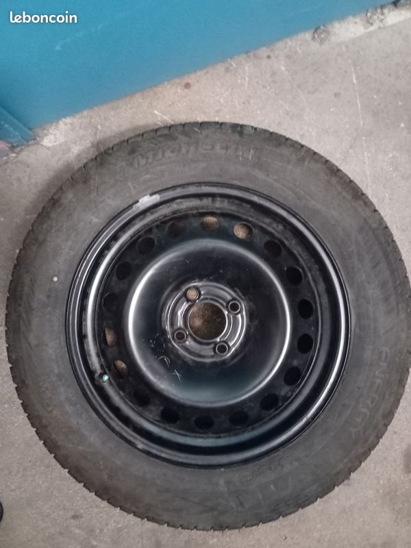 Triangle + Roue 205/60/16 Michelin (image 1)