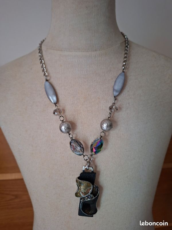Pendentif Collier Vintage Argenté Avec Cristaux - Style Vieilli, Modèle *3839 - Occasion