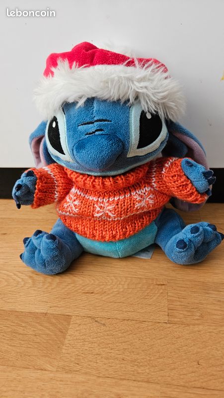 Peluche christmas Disney stitch medium édition Noël avec pull et