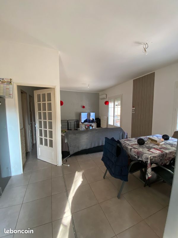 Location saisonnière maison avec piscine et terrasse couverte (image 6)