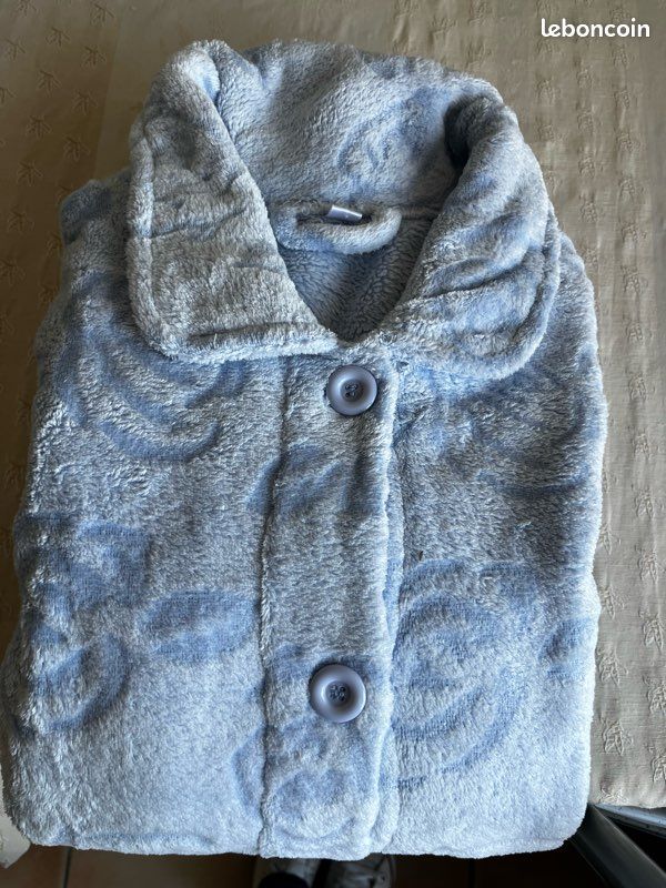 Robe de chambre bleue taille s mais correspond à un 38/40 à (image 3)