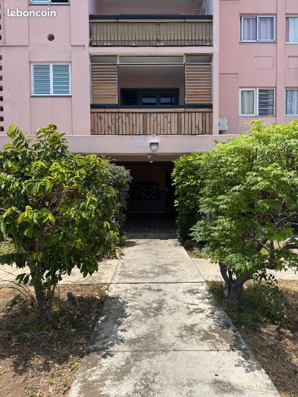 Appartement 4 pièces 81 m² · à Le Port · 81 m² · 129 000 €