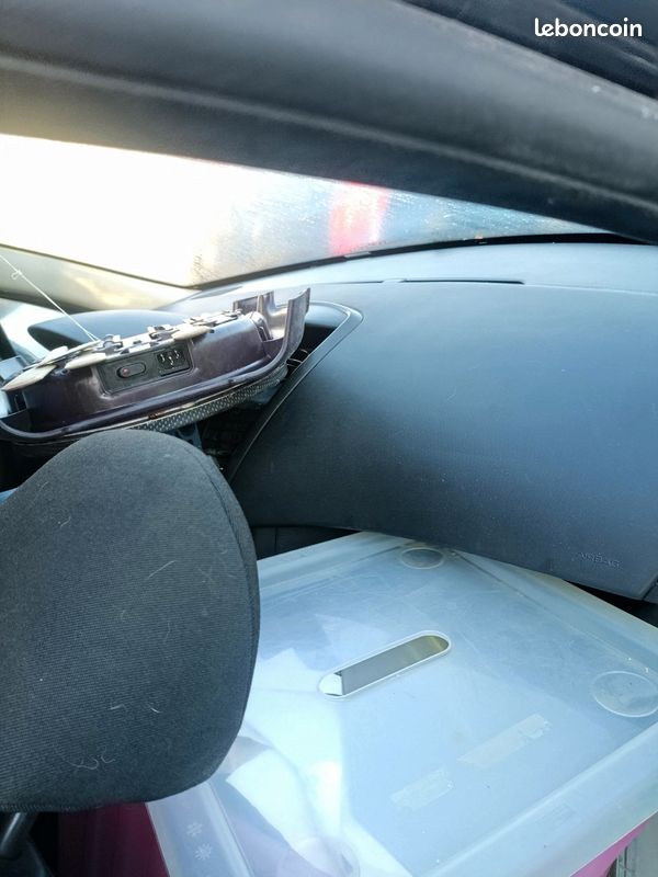 PEUGEOT 207 PHASE 1 1.4i - 8V 1360cm3 2007 (image 4)