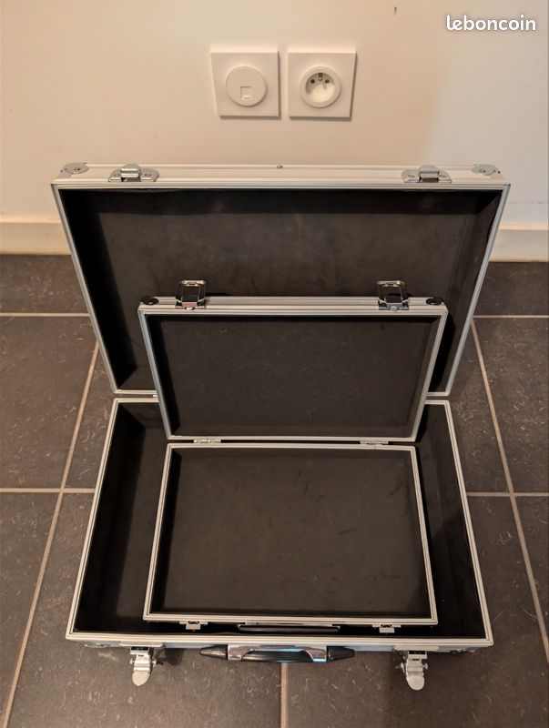 Lot de 2 mallettes rigides en aluminium style "Flight Case" (image 1)