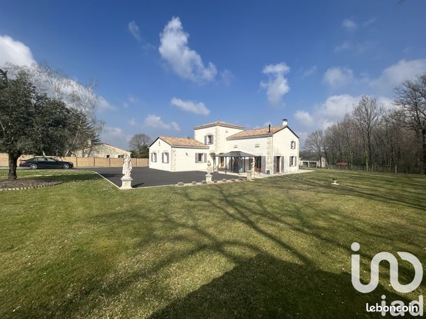 Maison 8 pièces 286 m²