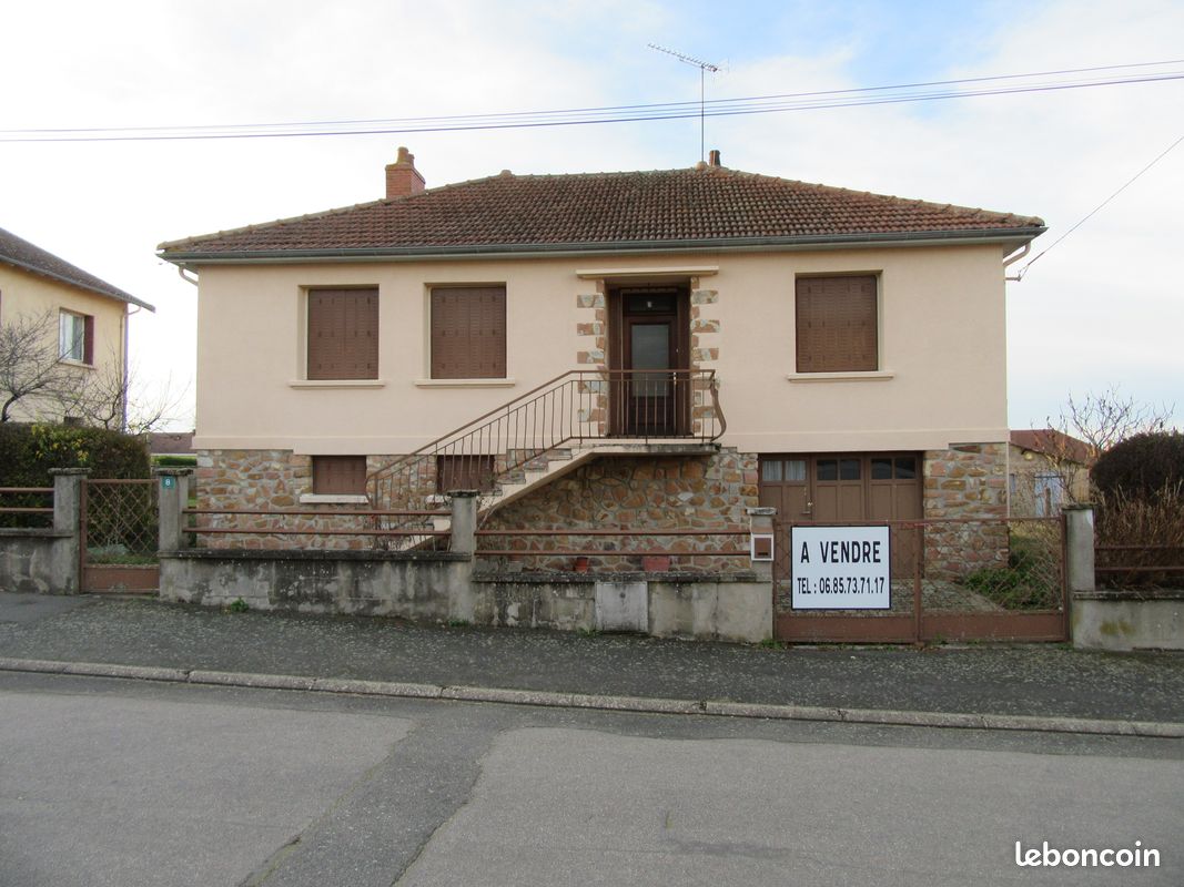 Maison 6 pièces 95 m² · à Montmarault · 95 m² · 90 000 €