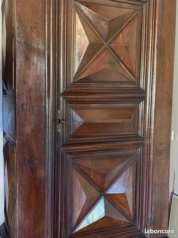 Armoire ancienne XVIIIe en noyer – dite “Homme debout” – pièce de caractère (image 3)