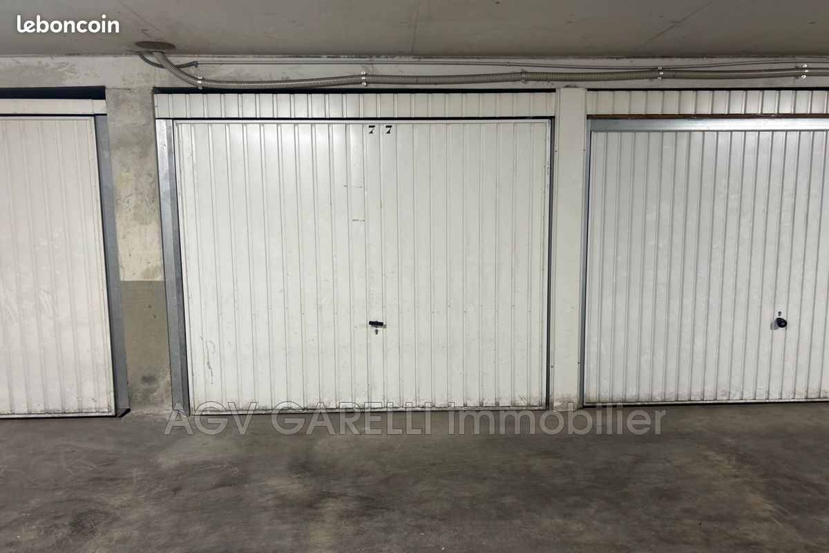 Parking 15 m² · à Hyères · 15 m² · 120 €/mois