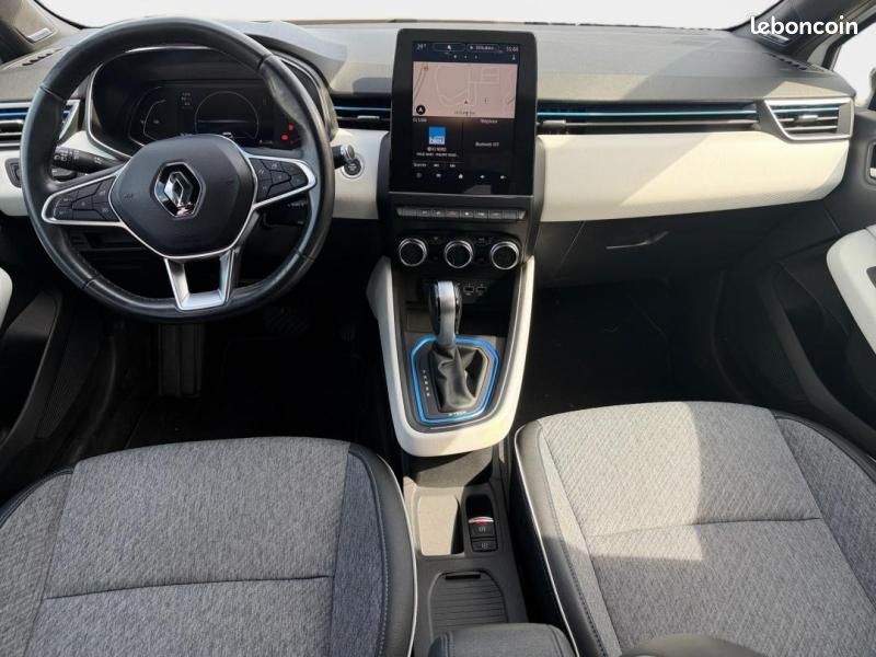Renault Clio 1.6 E-Tech 140ch Première Edition (image 13)